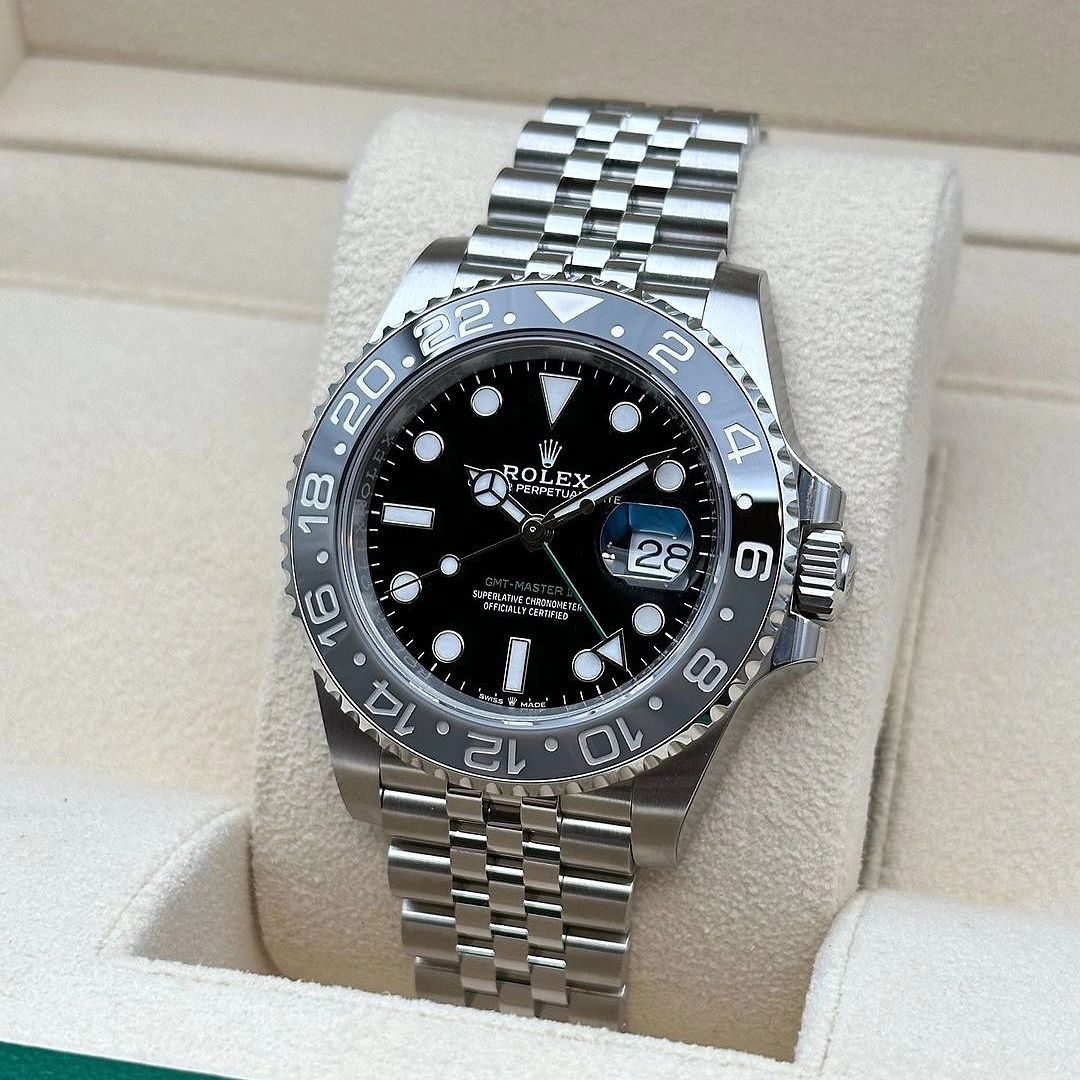 Rolex GMT Master 2 Bruce Wayne Back again with a latest Upgrade, 2024 Oyestersteel & Silver edition comes with New 5 Link Stainless Steel Bracelet & Rotating bezel.